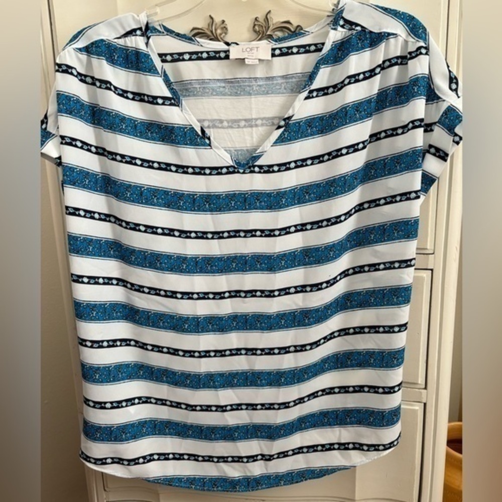 LOFT  short sleeve, V-neck, blue striped dressy, top size small petite